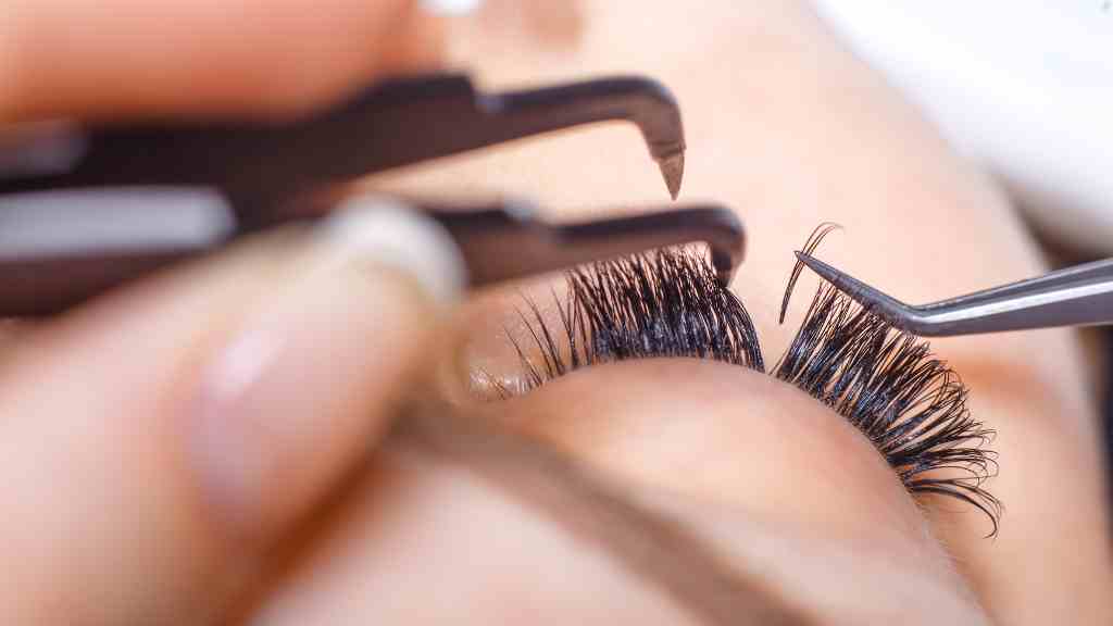 choosing the right eyelash extensions