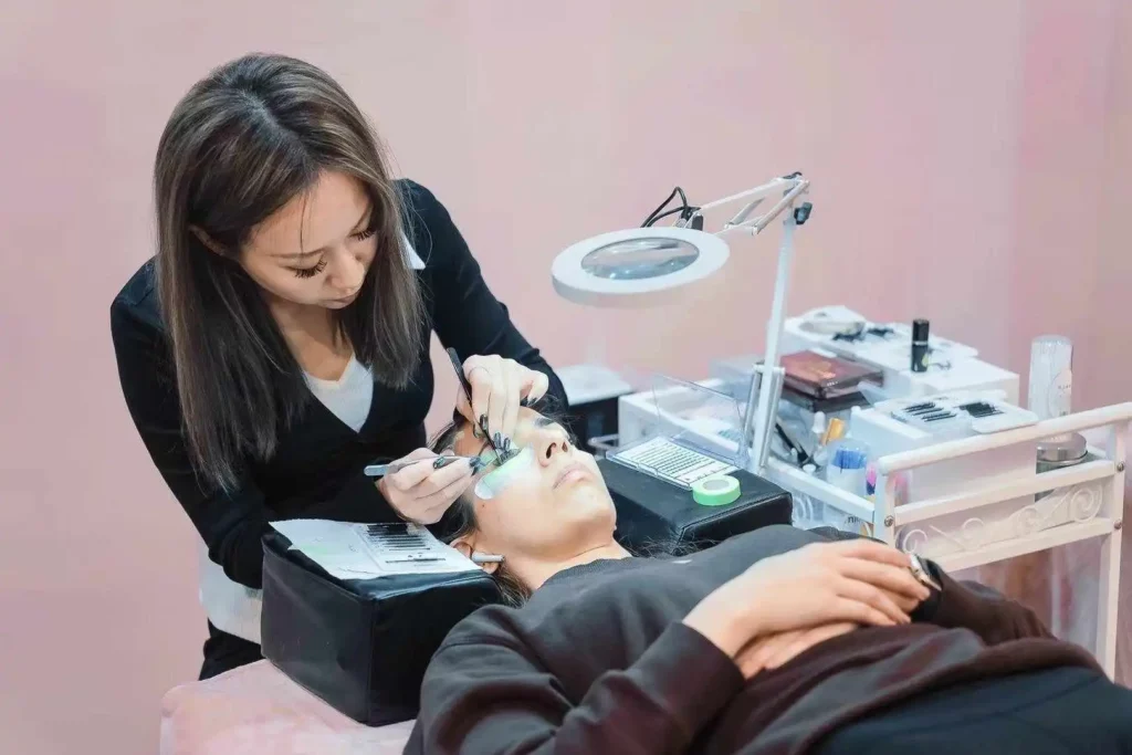 the best lash extensions in Richmond