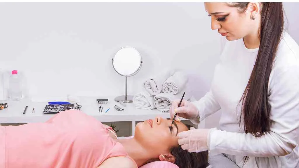eyelash extension professional